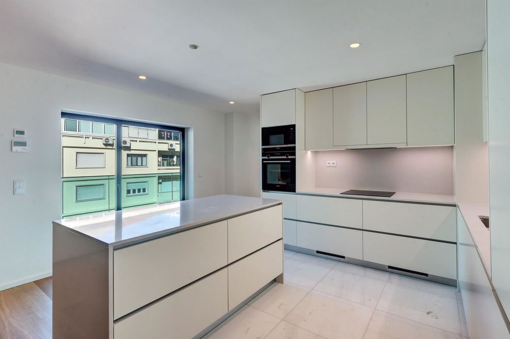 3 bedroom flat with balcony and parking next to Parque Eduardo VII 2459401219