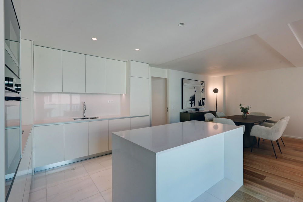 3 bedroom flat with balcony and parking next to Parque Eduardo VII 2459401219