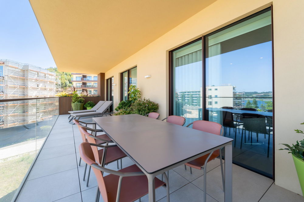 2-bedroom apartment with balcony and parking in Vila Nova de Gaia 573003959
