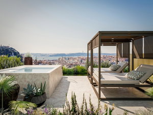 3 bedroom flat with balcony and parking in a new development in Graça 565839637