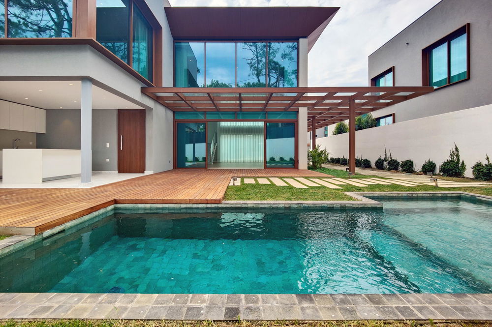 4 bedroom villa with garden and swimming pool in new development in Estoril 524707691