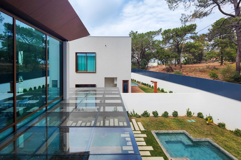 4 bedroom villa with garden and swimming pool in new development in Estoril 2553922441