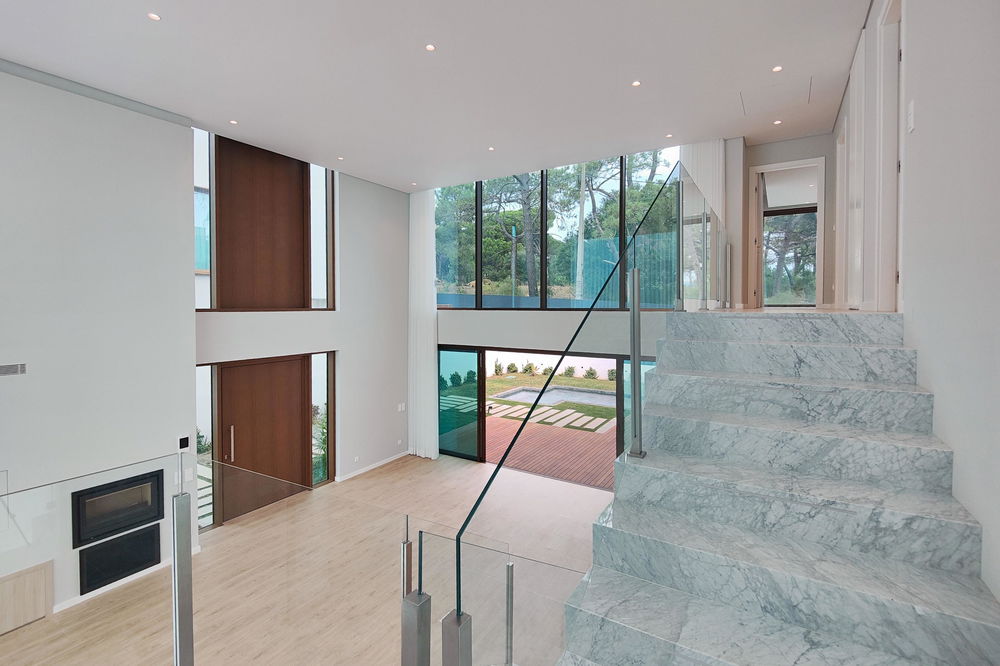 4 bedroom villa with garden and swimming pool in new development in Estoril 4013880095