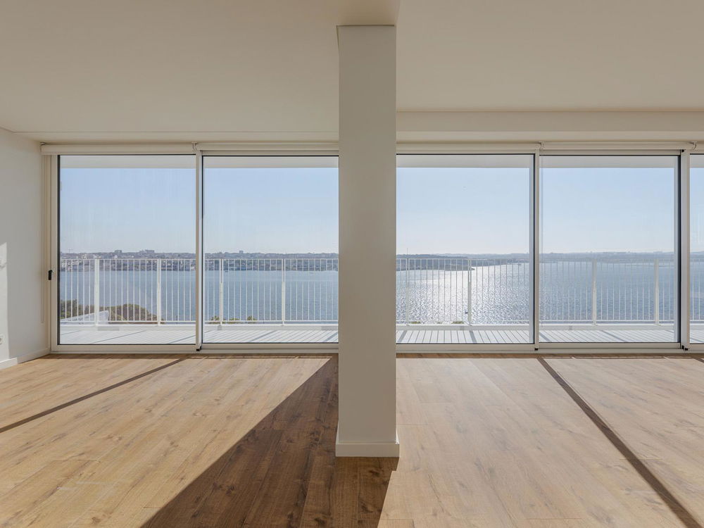 3 bedroom flat with balcony in new development in Seixal 866214948