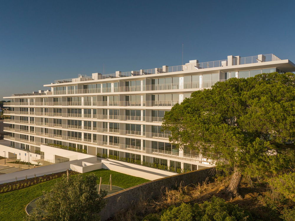 3 bedroom flat with balcony in new development in Seixal 2736683445