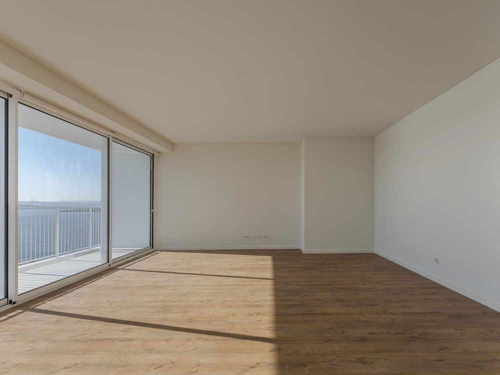 3 bedroom flat with balcony in new development in Seixal 710798664