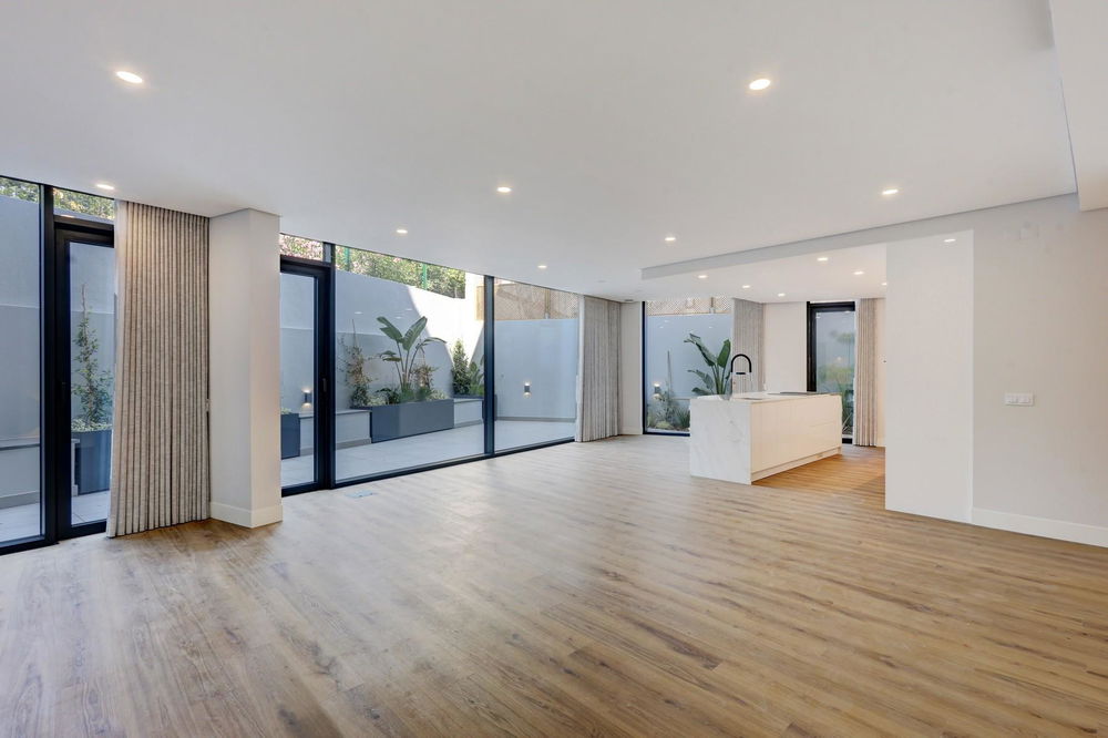 2 bedroom flat with terrace and parking in Alcântara, Lisbon 588293576