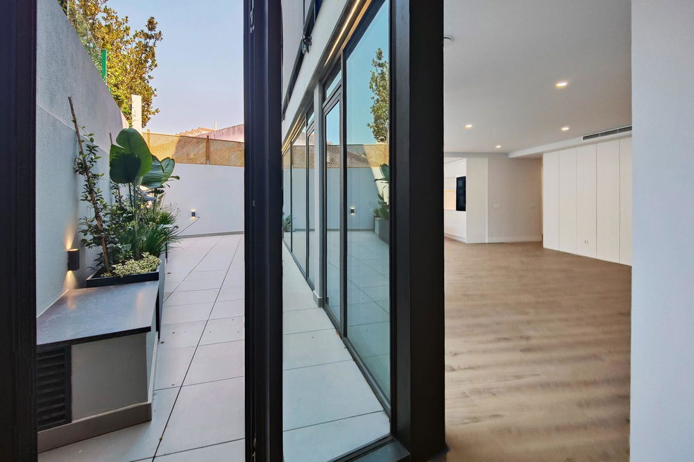 2 bedroom flat with terrace and parking in Alcântara, Lisbon 588293576