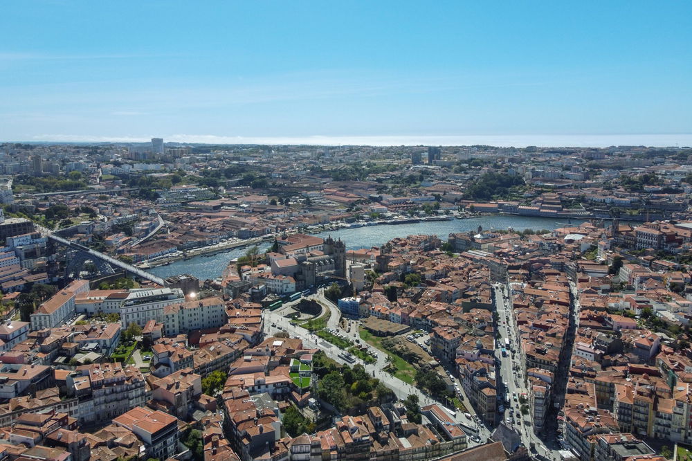 1 bedroom flat with two balconies in a building on Rua Sá da Bandeira 1954199880