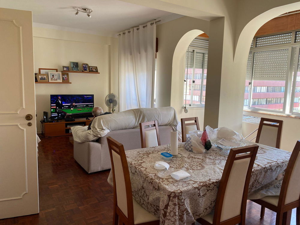 2 bedroom flat, to be remodelled, in Oeiras 4146369059