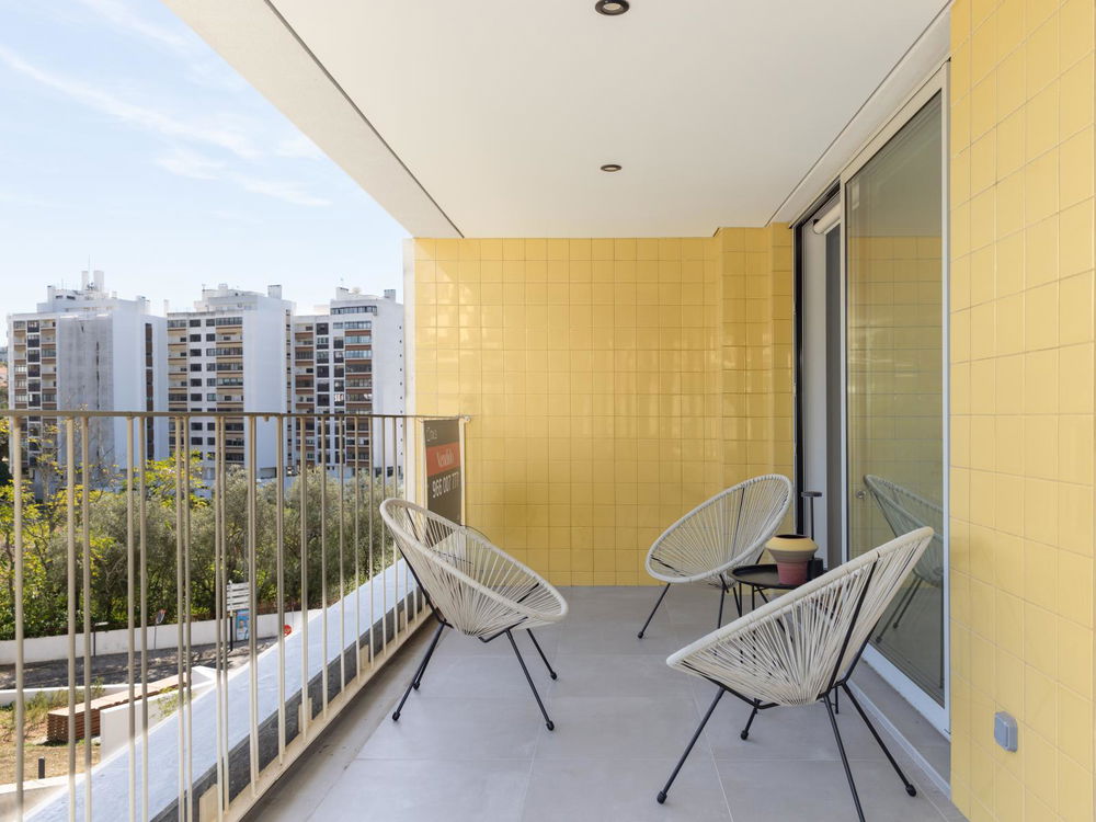 3 bedroom flat with balcony and garden, in the Elements condominium 2124321025