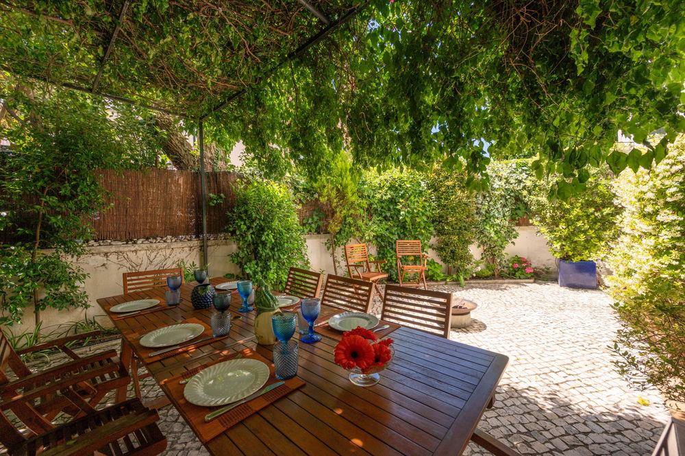 5 bedroom duplex flat with garden of 35m2 in Campo Mártires da Pátria, Lisbon 4010648562