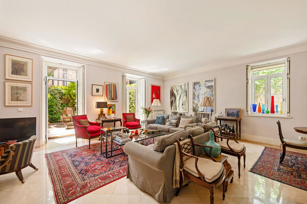 5 bedroom duplex flat with garden of 35m2 in Campo Mártires da Pátria, Lisbon 4010648562