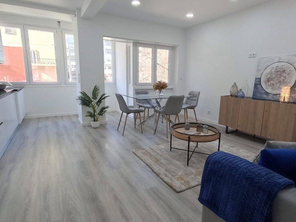 Refurbished 3 bedroom flat next to the Benfica market 1377816335