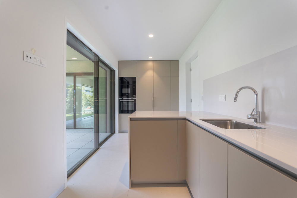 4 bedroom flat with terrace and garden, next to the Parque da Cidade 2996523822