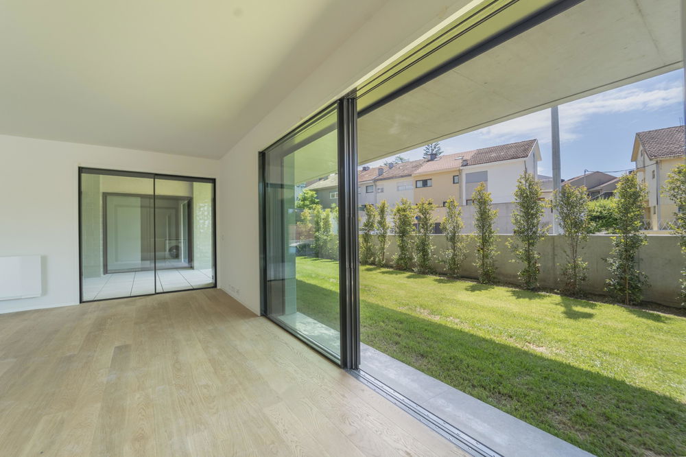 4 bedroom flat with terrace and garden, next to the Parque da Cidade 2996523822