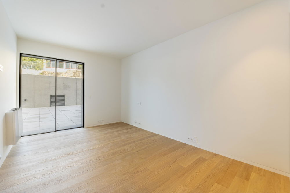 4 bedroom flat with terrace and garden, next to the Parque da Cidade 2996523822