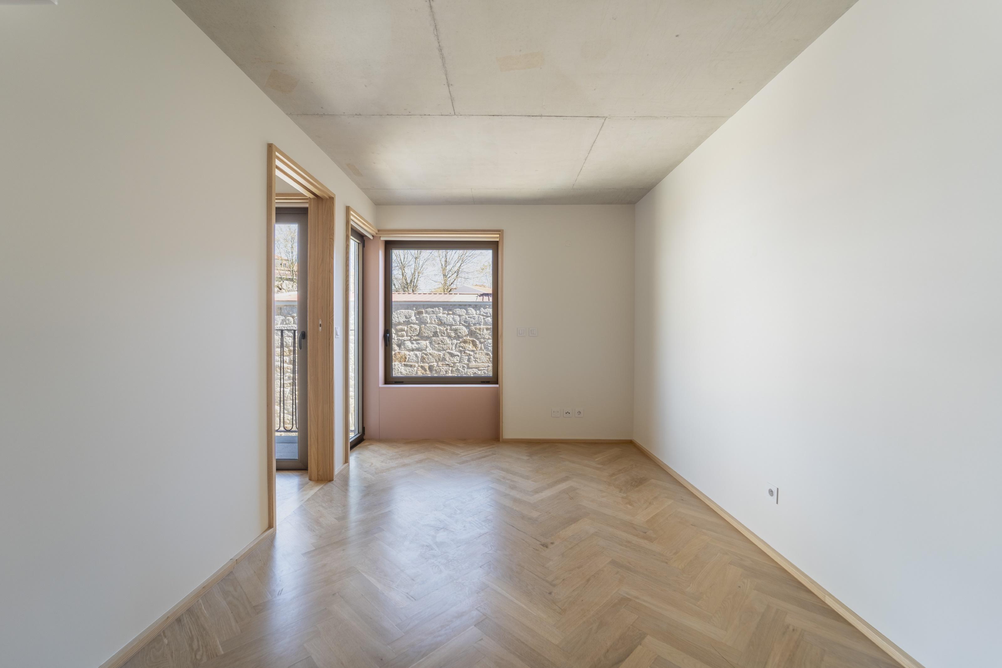 1 bedroom flat with balcony in a new development in Porto