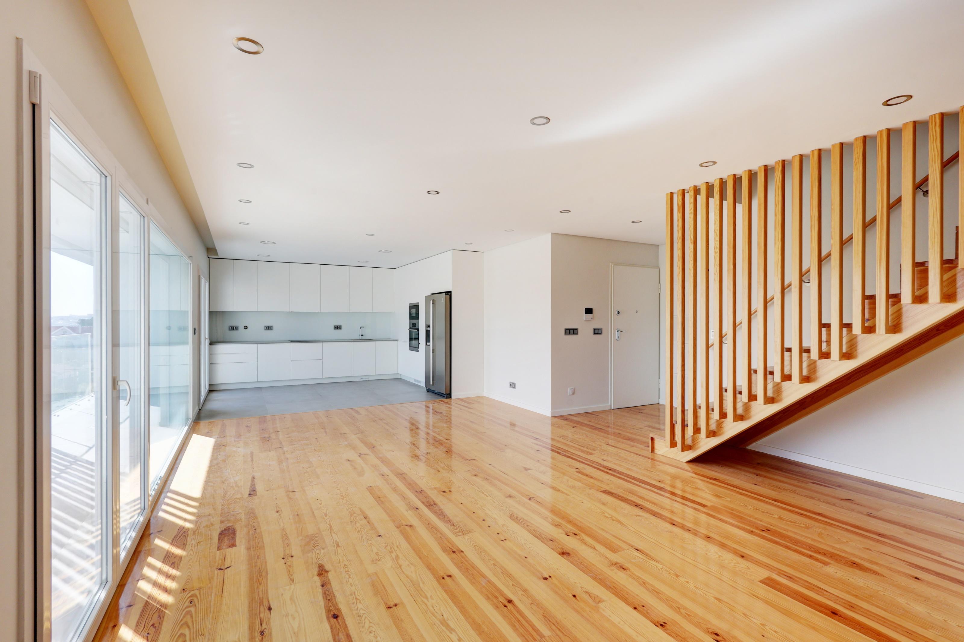 3+1 bedroom flat with balcony in new development Estoril