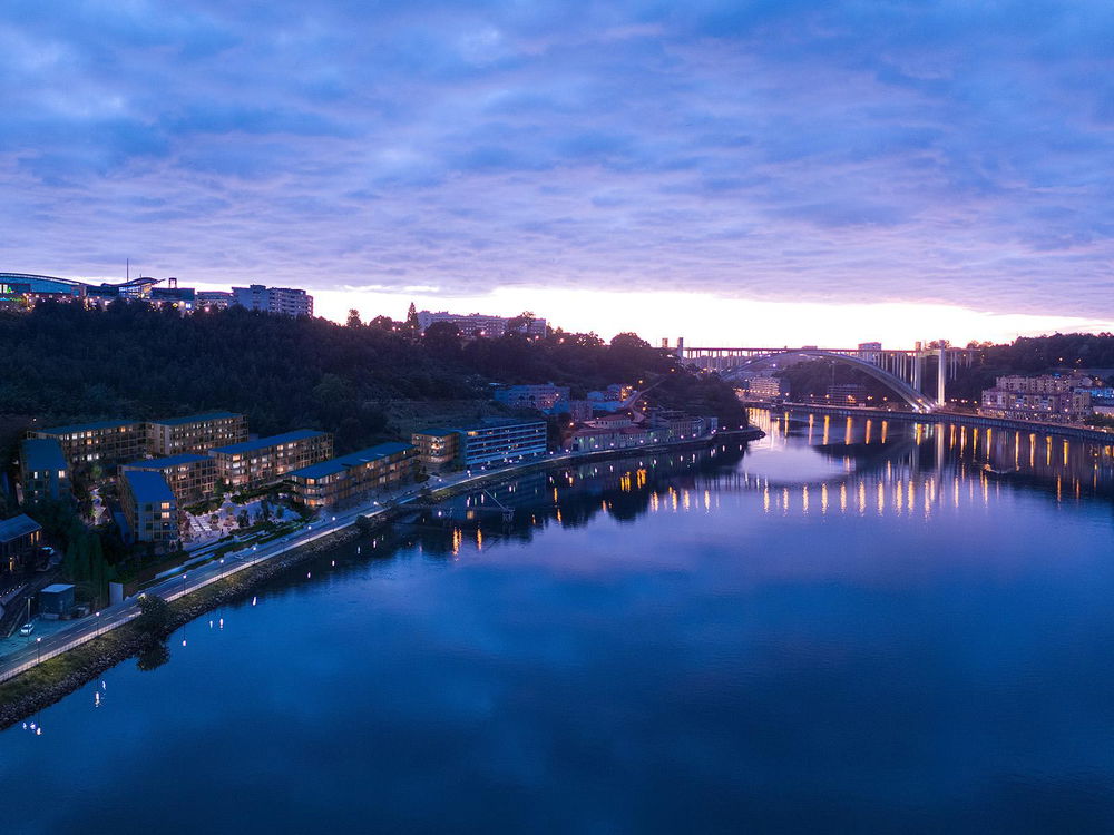 2 bedroom flat with outdoor area, next to the Douro River 2443522147