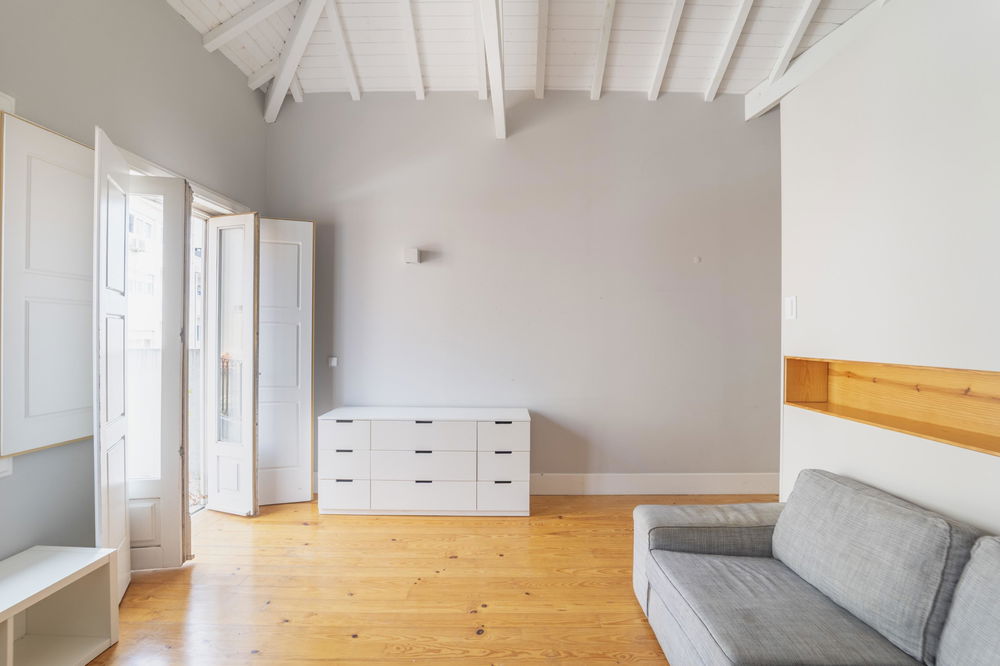 1 bedroom flat with balcony in downtown Porto 1764117089