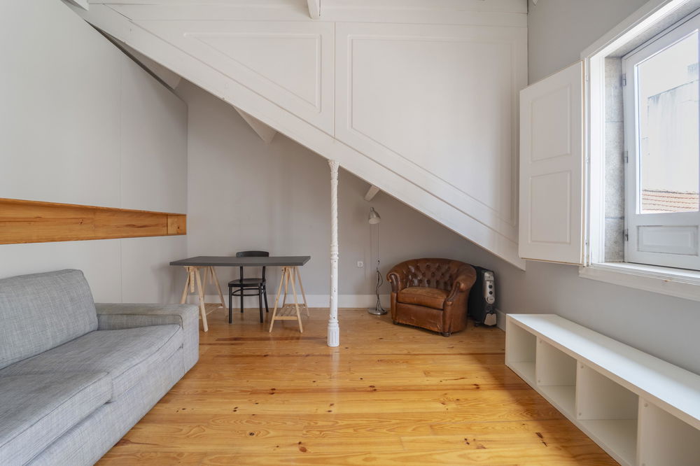 1 bedroom flat with balcony in downtown Porto 1764117089