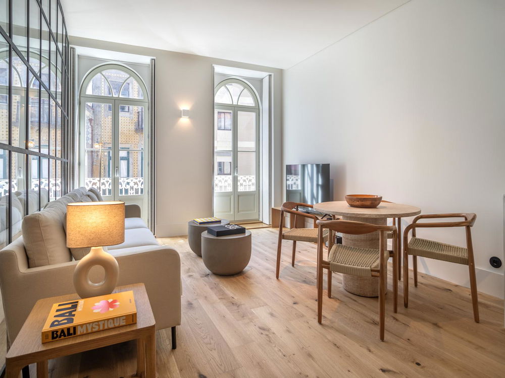 New and furnished 2 bedroom flat, with AL in Foz Douro 2549533433