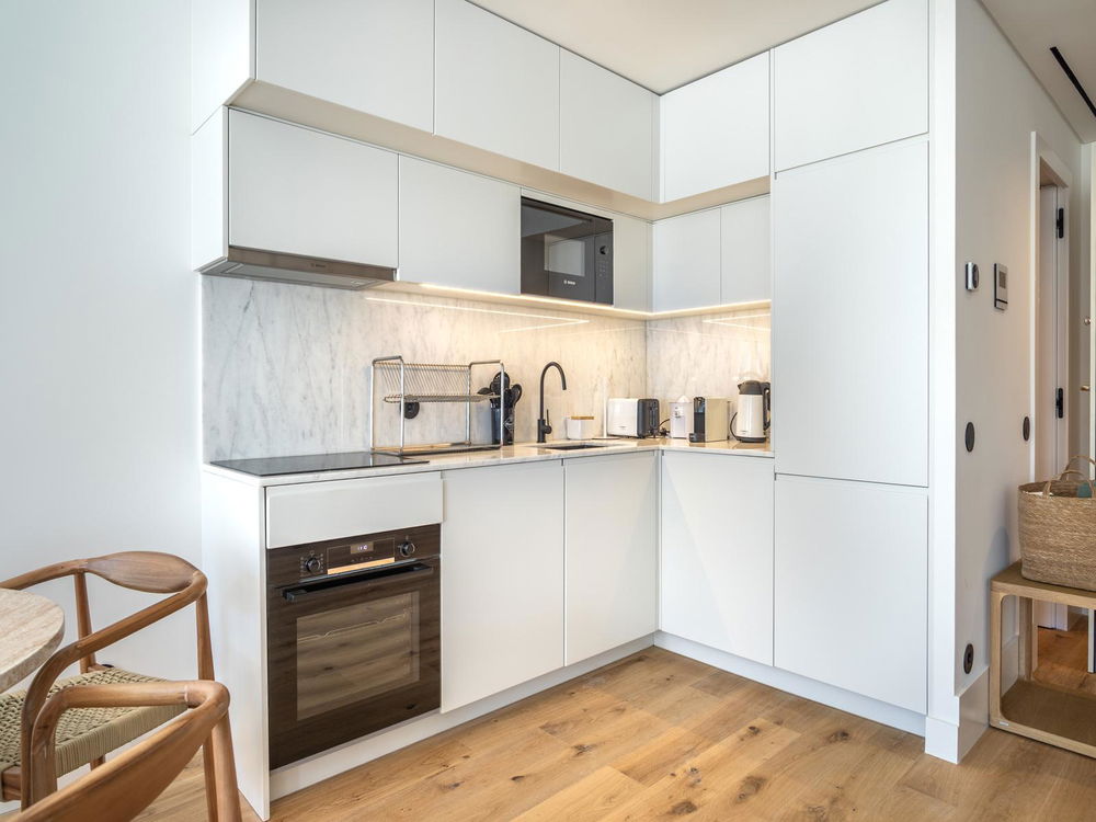 New and furnished 2 bedroom flat, with AL in Foz Douro 2549533433