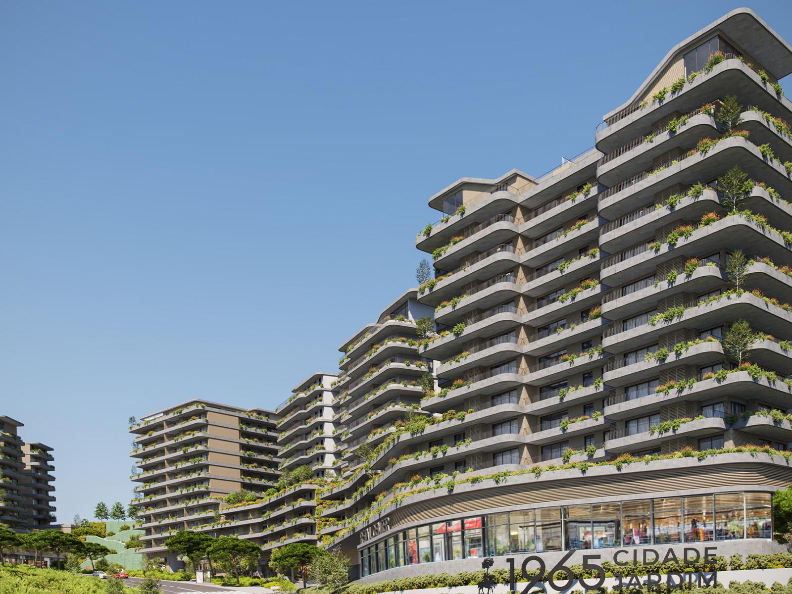 3 bedroom flat with balcony in Santo António dos Cavaleiros