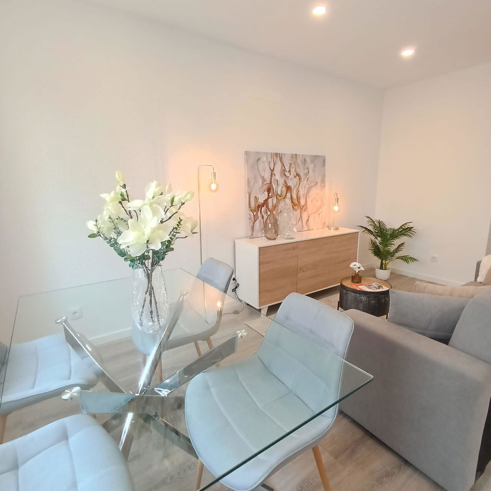 Refurbished 3 bedroom flat in Sapadores, Lisbon 682911573