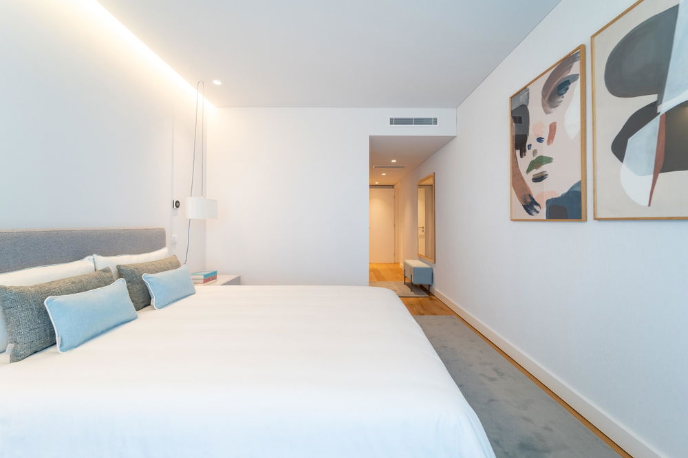 3 bedroom flat with balcony in Vila Nova de Gaia 1031490535