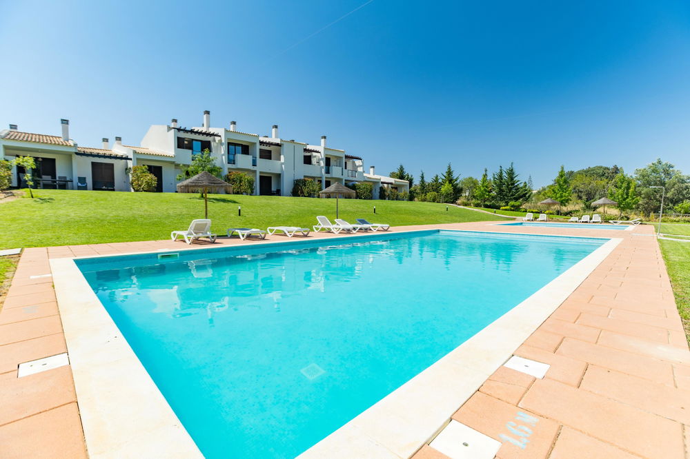 2 bedroom flat in Alvor, in a private condominium with swimming pool 2928660296