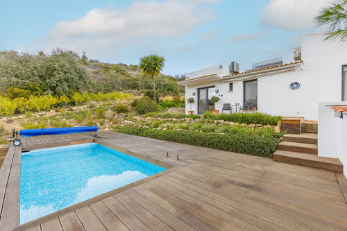 3 bedroom villa with pool and private garden in Loulé 251248146