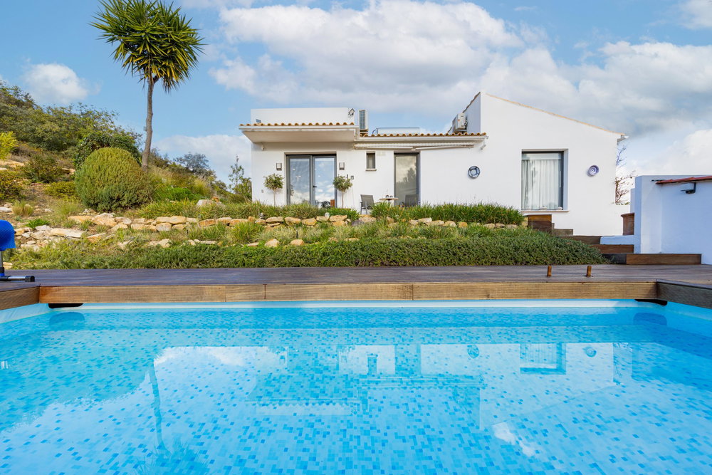 3 bedroom villa with pool and private garden in Loulé 251248146