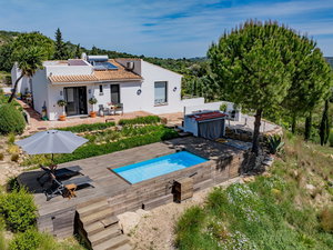 3 bedroom villa with pool and private garden in Loulé 251248146