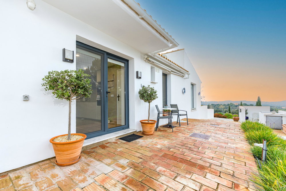 3 bedroom villa with pool and private garden in Loulé 251248146