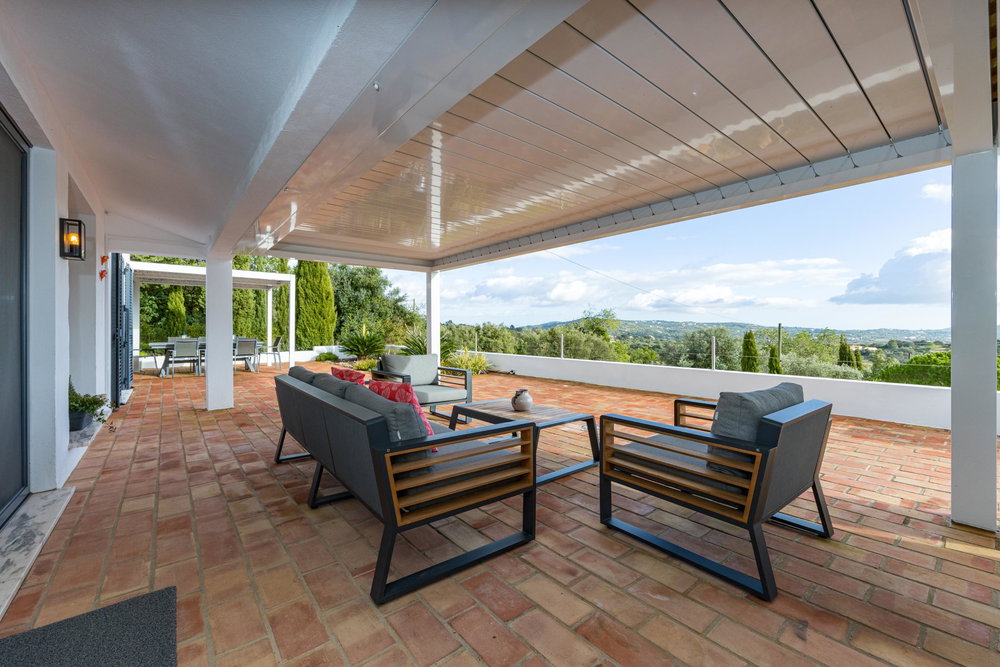 3 bedroom villa with pool and private garden in Loulé 251248146