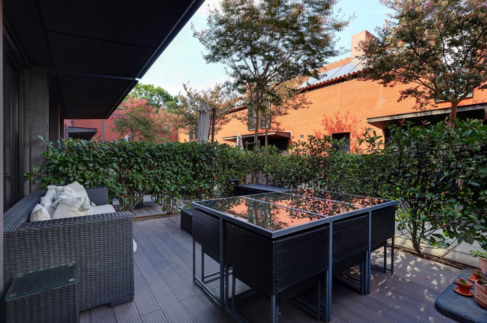 4 bedroom villa with patio for exclusive use in Junqueira 3710084954