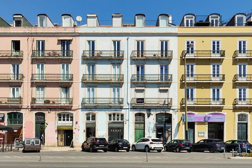 2 bedroom flat to remodel on Avenida 24 de Julho 3532865838