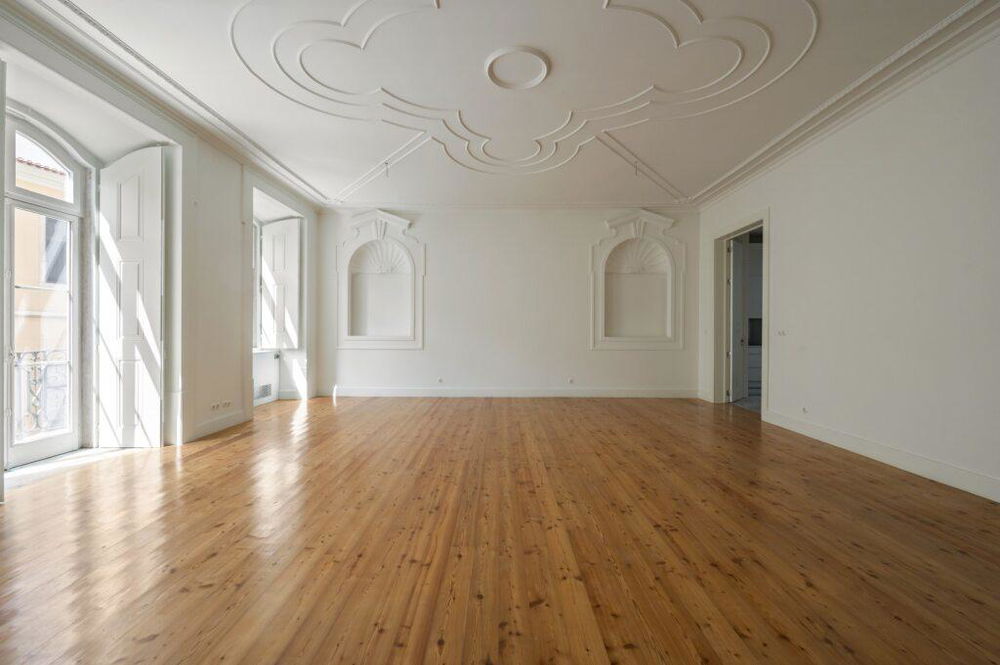 3-bedroom apartment with two parking spaces, available for sale in the prestigious Palácio Schindler. 3629804869