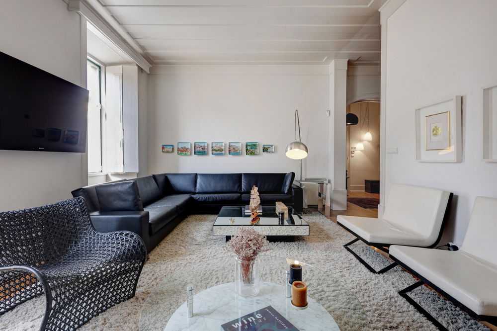 4 bedroom flat, with parking, in the centre of Chiado, Lisbon 1164553925