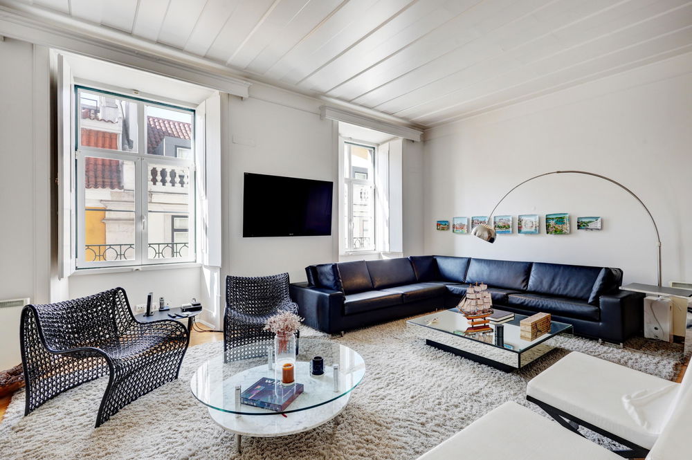 4 bedroom flat, with parking, in the centre of Chiado, Lisbon 1164553925