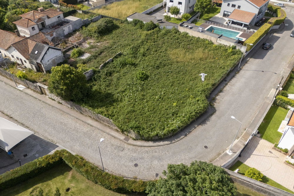 Land with feasibility of building a house, in Porto 4040649099