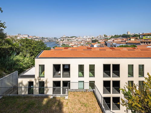 2 bedroom flat with balcony in a new development in Porto 2084349231