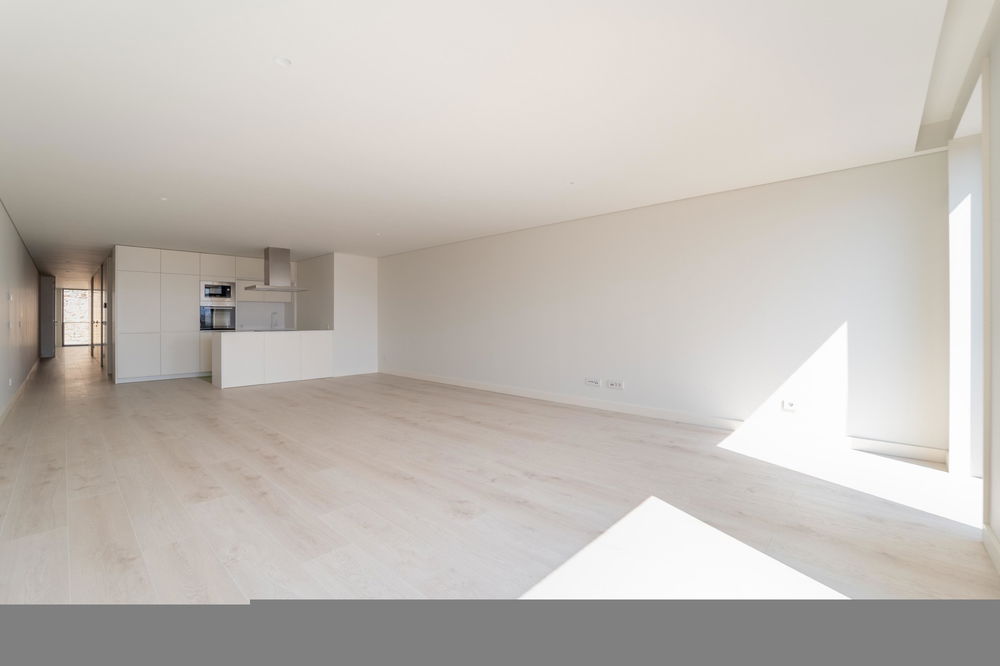 2 bedroom flat with balcony in a new development in Porto 2084349231