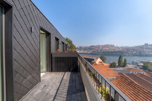 2 bedroom flat with balcony in a new development in Porto 2353279323