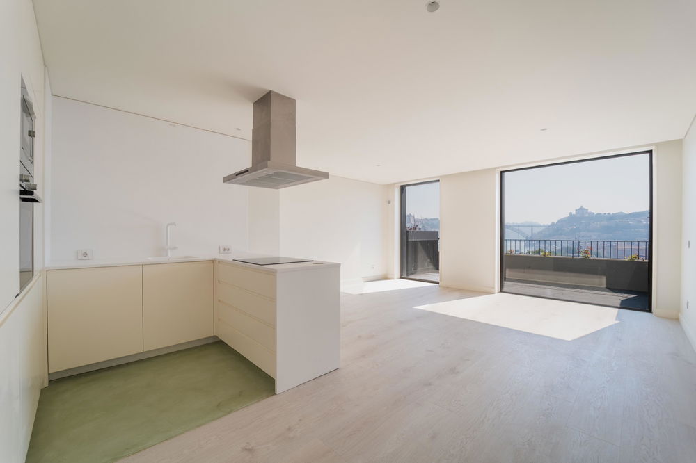 2 bedroom flat with balcony in a new development in Porto 2353279323