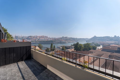 2 bedroom flat with balcony in a new development in Porto 357392609