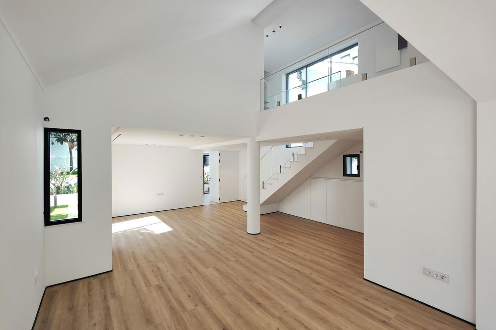 Refurbished 5 bedroom villa with swimming pool in Livramento – Estoril 428032827