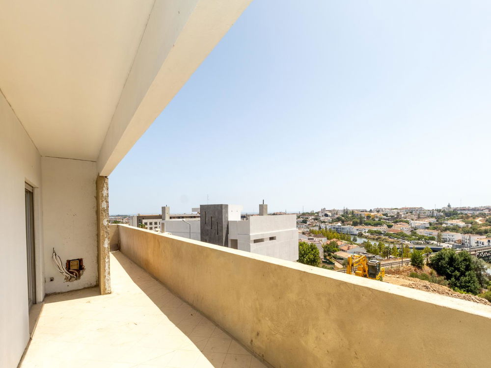 3 bedroom flat with terrace and parking in Tavira 4219114415